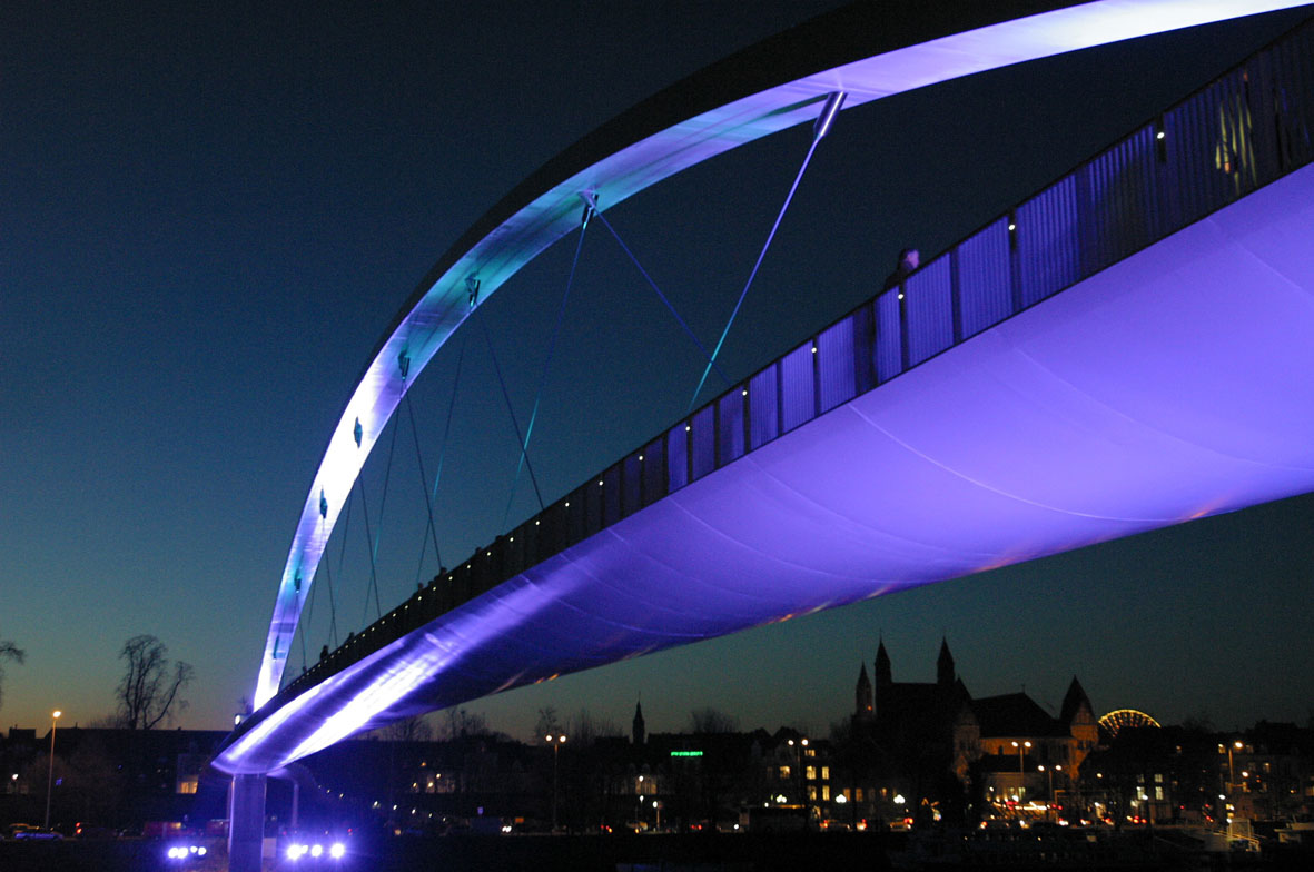 Hoge brug in Maastricht